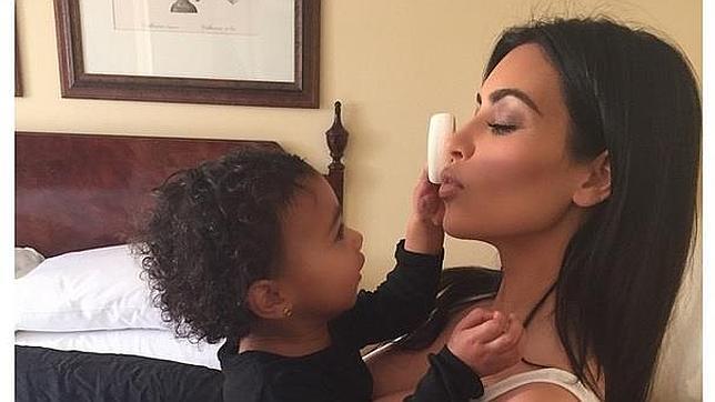 Kim Kardashian recurre a la fecundación in vitro para darle un hermanito a North