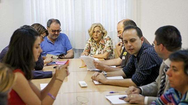 Carmena: «Decir que pongo en peligro la democracia es una acusación pueril»