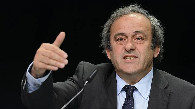 Platini: «He pedido a Blatter que dimita»