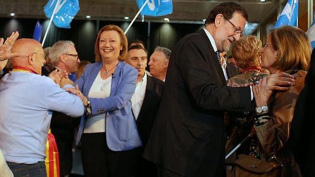 Luisa Fernanda Rudi y Mariano Rajoy, durante la pasada campaña electoral