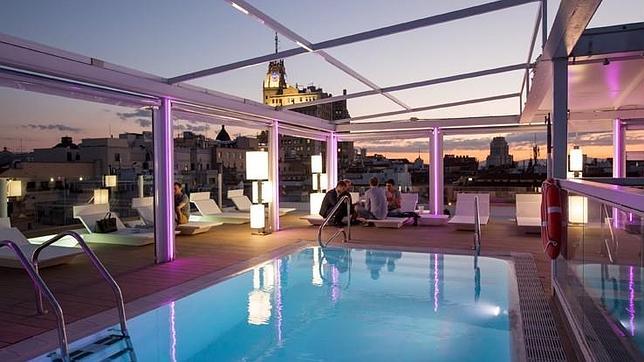 La piscina-azotea es uno de los reclamos más emblemáticos de Madrid