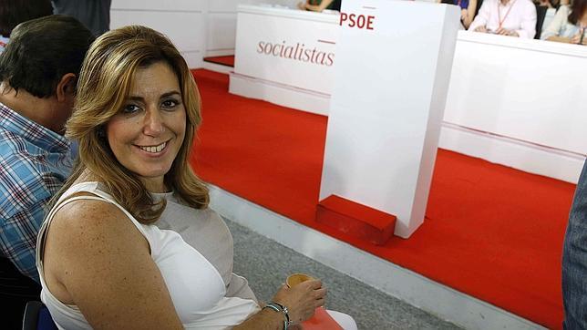 Susana Díaz prefiere acordar la abstención con el PP antes que pactar con Podemos