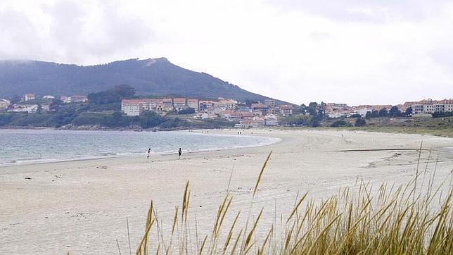 Buscan a un peregrino alemán cuyo rastro se perdió en la playa de Langosteira