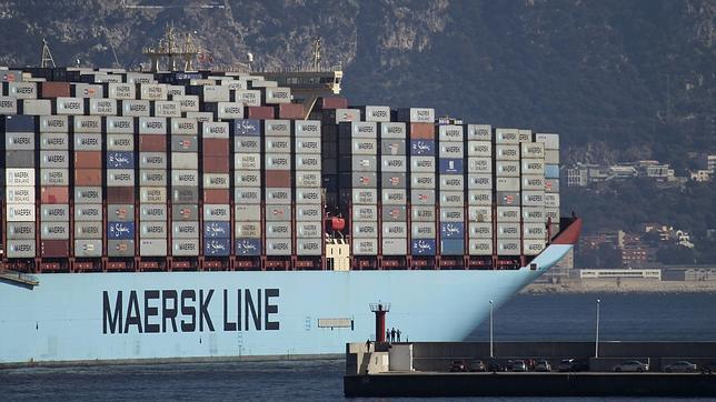 Salida del puerto de Algeciras de un barco con carga récord con destino al mercado asiático