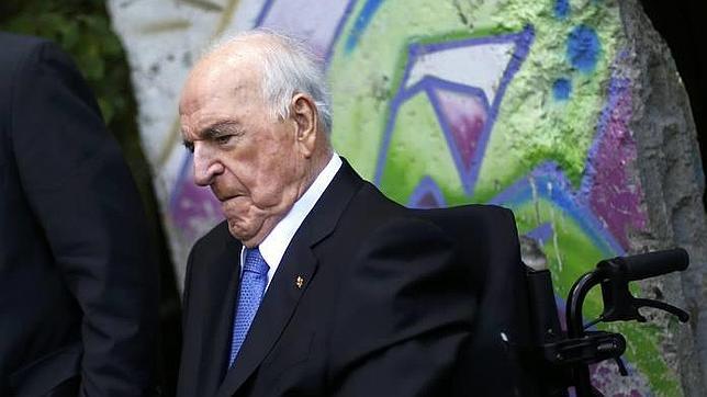 El excanciller alemán Helmut Kohl, ingresado en cuidados intensivos