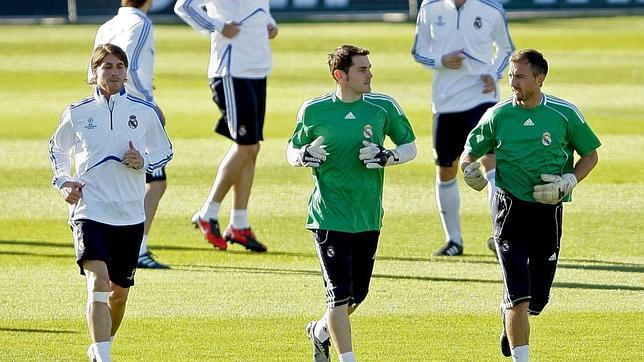 La «rata» que buscaba Mourinho era Dudek, dice un exjugador; otros lo niegan