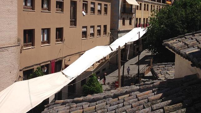 Antes de entrar en la catedral, la procesión llega a la plaza del Salvador para adentrarse en la calle Trinidad