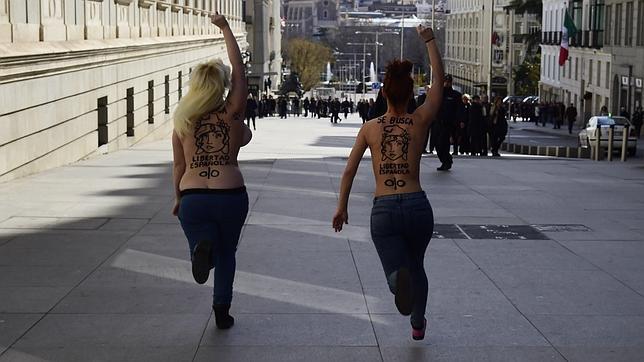 Dos homosexuales marroquíes repiten el gesto de Femen y son arrestados