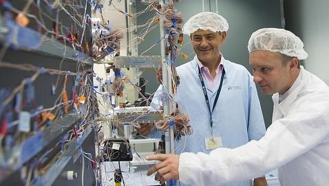 A través de los tubos se conduce el calor hacia los radiadores