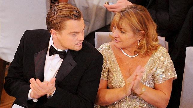 La madre de Leonardo DiCaprio, cansada de los romances pasajeros del actor