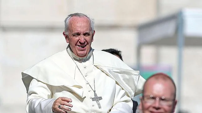 El Papa Francisco en su «papamóvil el pasado miércoles