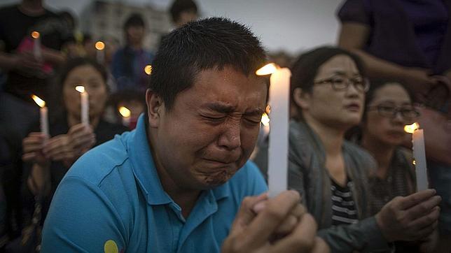 Estallan las protestas de las familias de los pasajeros del barco hundido en China