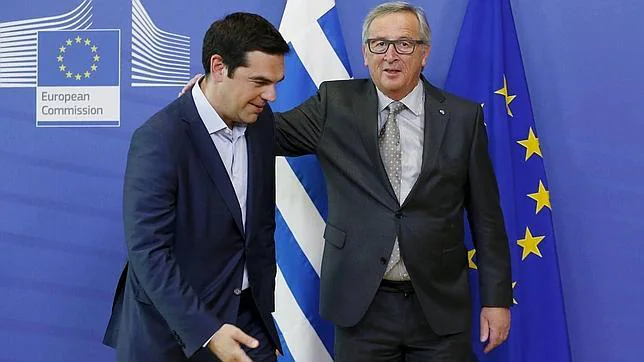 Tsipras y Juncker durante un encuentro celebrado en Bruselas