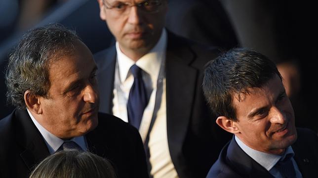 El peligroso coste político de la pasión de Manuel Valls por el Barça