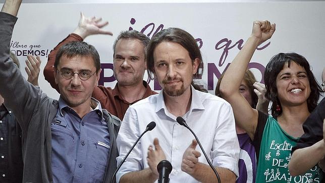 Los miembros de Podemos celebrando sus cinco eurodiputados