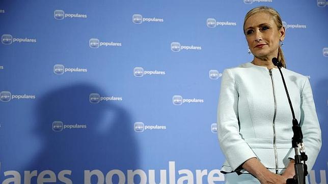 Cifuentes se reúne hoy con Aguado para buscar un pacto que garantice su investidura