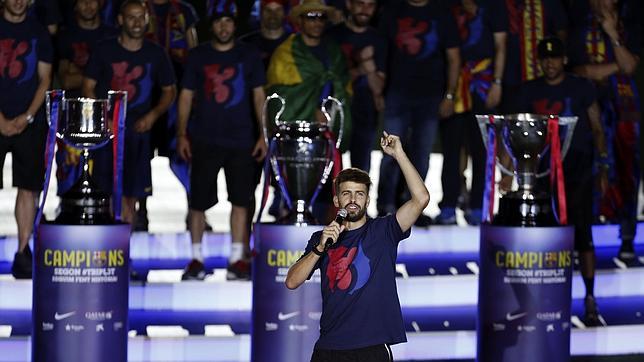 Piqué durante su alocución de ayer en el Camp Nou