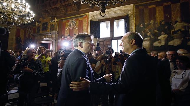 El PP se ofrece a PSOE y Ciudadanos para impedir que gobierne Compromís