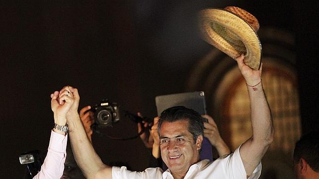 «El Bronco» llega al poder en Nuevo León y promete dar guerra al PRI