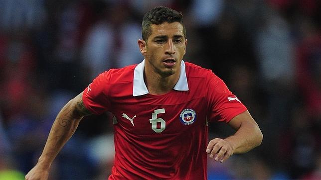 Carlos Carmona, durante un encuentro con la selección chilena