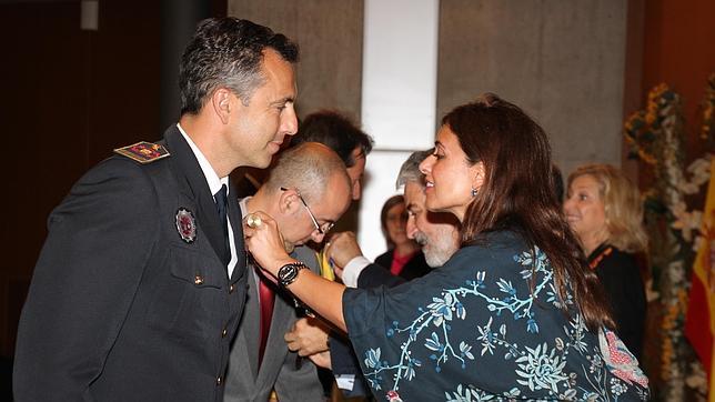 El jefe de Bomberos de Alcorcón, condecorado con la Medalla al Mérito