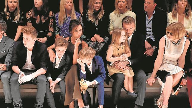 La familia Beckham al completo: Brooklyn, Romeo, Victoria, Cruz y Harper en los brazos de Ddavid