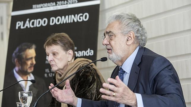 Plácido Domingo considera «absurdas» las acusaciones contra Helga Schmidt