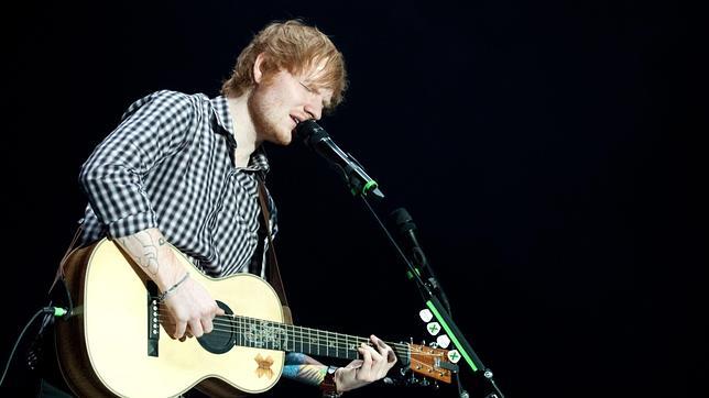Ed Sheeran durante un concierto en Berlín