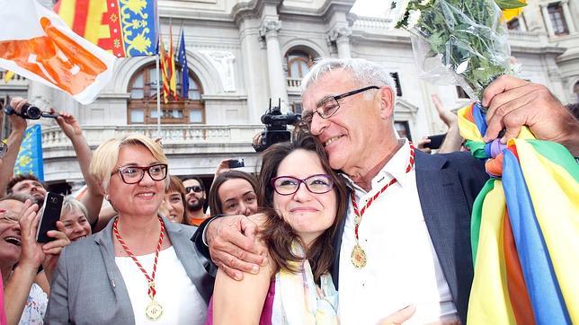 Ribó llega a la alcadía de Valencia: «Quiero un Ayuntamiento con paredes de cristal»