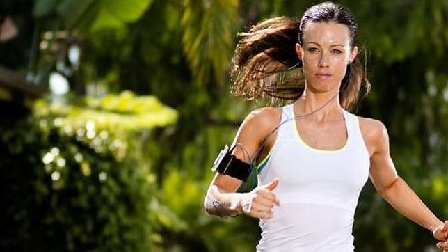 Detalle de unos auriculares de la compañía