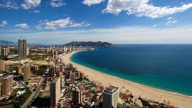 Primera decisión del nuevo alcalde de Benidorm: no baldear con agua potable