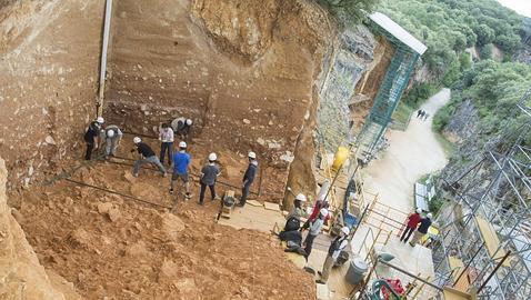 Un total de 70 arqueólogos inicia la primera fase de las excavaciones en la sierra de Atapuerca