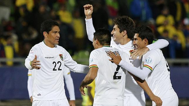 Bolivia celebra uno de los goles ante Ecuador