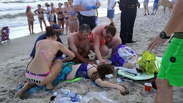 Uno de los jóvenes que fueron atacados cuando nadaban en una playa de Carolina del Norte