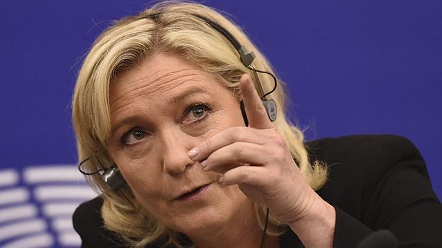 Le Pen y otros aliados de ultraderecha crearán grupo propio en la Eurocámara