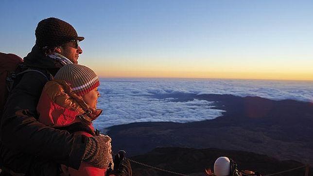 El Teide se ofrece para ver el atardecer desde «el techo de España» y con una copa de champán