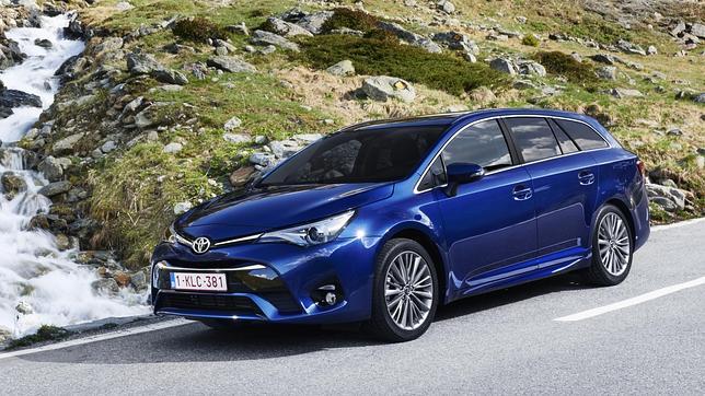 Más elegancia para el nuevo Toyota Avensis