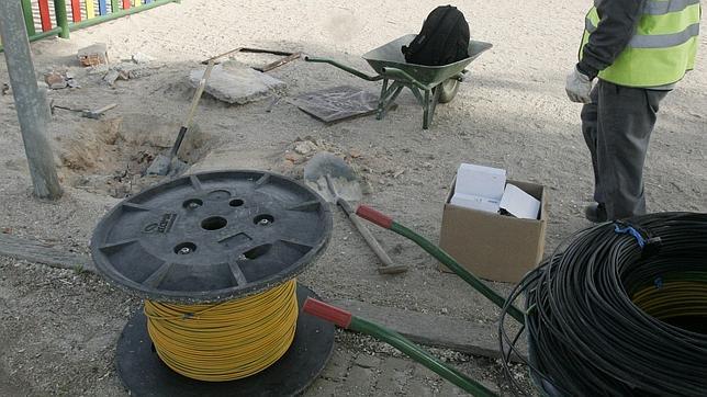 Detenido un menor con 70 kilos de cobre en su bicicleta extraídos de las farolas