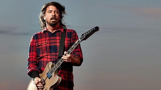 Foo Fighters cancelan su gira europea para que Dave Grohl se recupere