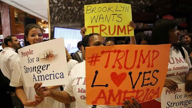 Seguidores de Donald Trump le muestran su apoyo tras anunciar que se presentaría a las primarias republicanas