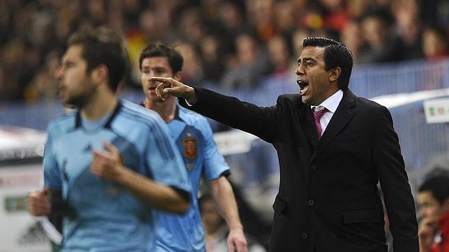 César Farías, seleccionador de Venezuela, en un amistoso ante España en 2012