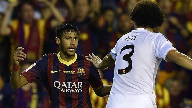 Neymar y Pepe en la final de Copa 2014