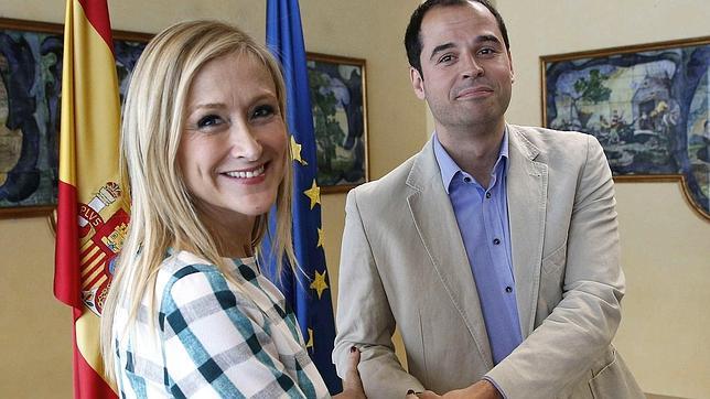 Ciudadanos obliga al PP a «despolitizar» Telemadrid pero cede con Canal Sur en Andalucía