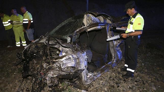 Una joven se salva en Galicia al abandonar su vehículo antes de que lo arrolle un tren