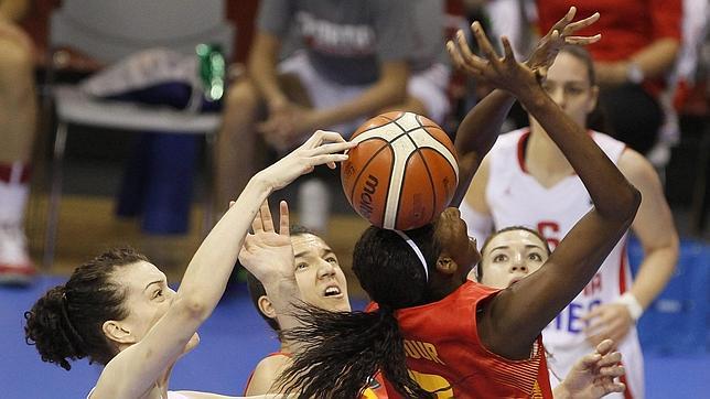 España destroza a Croacia en el primer partido de la segunda fase