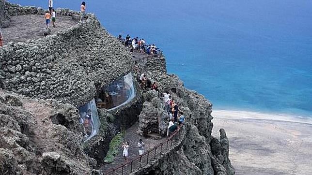 Panorámica del mirador del Río, en Lanzarote, y del lugar donde está enclavada su cafetería