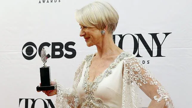 Helen Mirren con su premio Tony