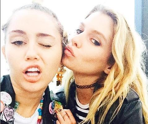 Miley Cyrus se ha enamorado de la modelo de Victoria's Secret Stella Maxwell