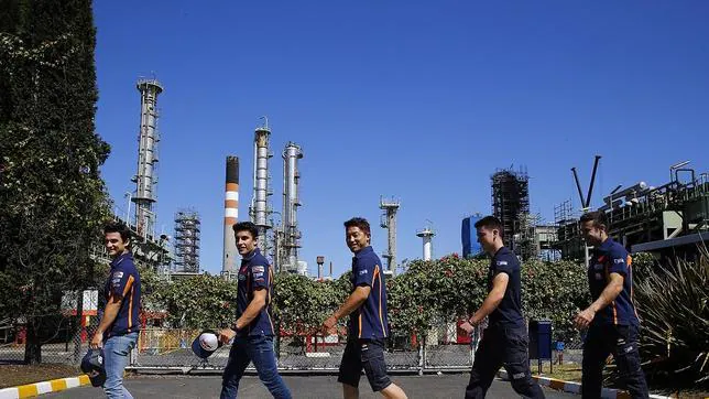Márquez, Pedrosa, Bou, Fujinami y Busto en la Refinería coruñesa de Repsol