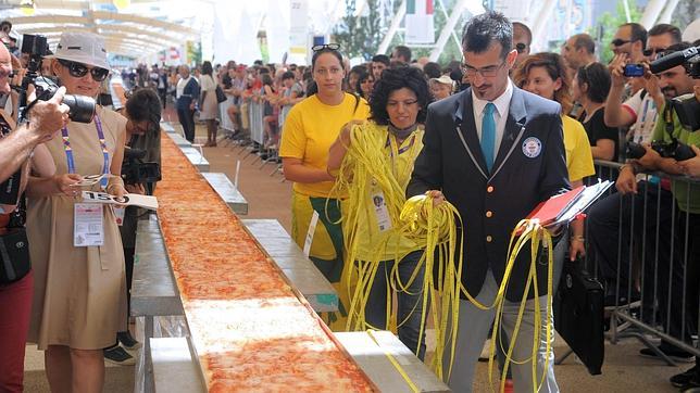 Italia arrebata a Tomelloso (Ciudad Real) el récord de la pizza más larga del mundo